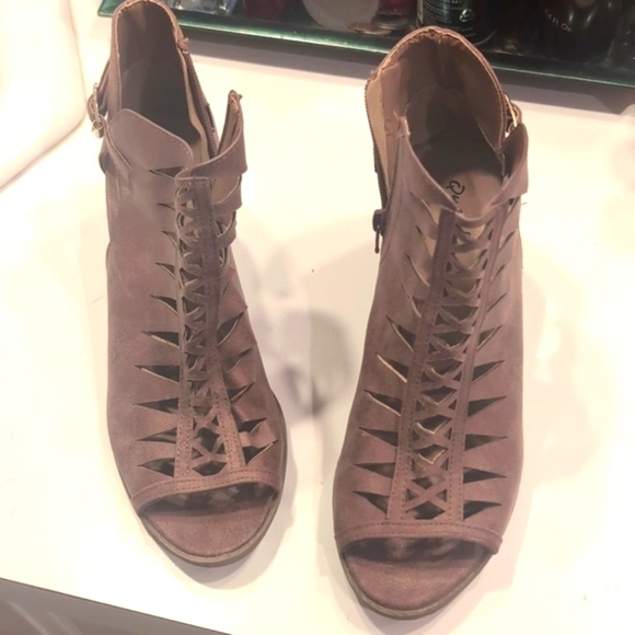 Qupid Mauve Chunk Heels Peep Toes Sandals Size 8 - Picture 5 of 13